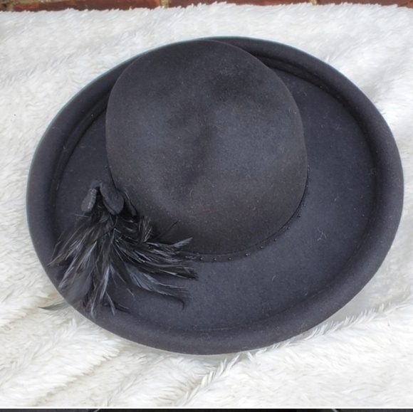 Vintage black wool  rolled rim‎ embellished hat - Picture 6 of 7